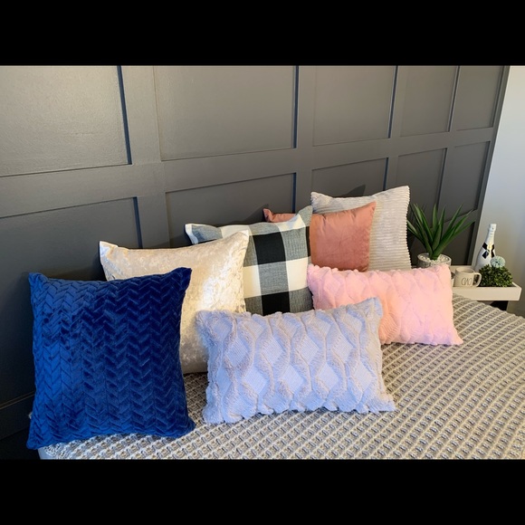 Decor Pillows - Brand New - Picture 2 of 5